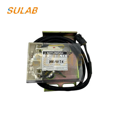 Dispositivo di chiusura delle porte dell'ascensore con doppia protezione di chiusura meccanica e verifica elettrica per un funzionamento sicuro dell'ascensore